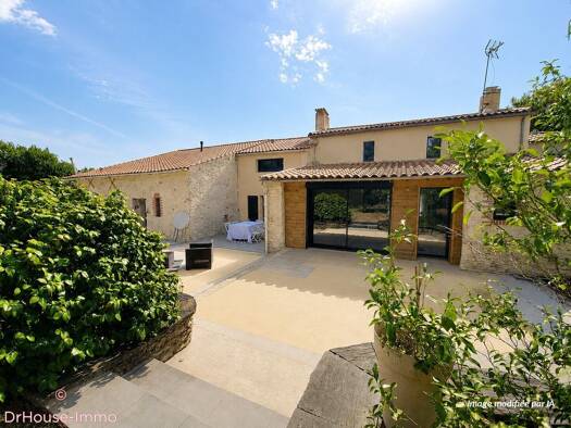 Maison à vendre 470 000 € 8 pièces 4 chambres 262 m² 2 239 m² de terrain Challans 85300