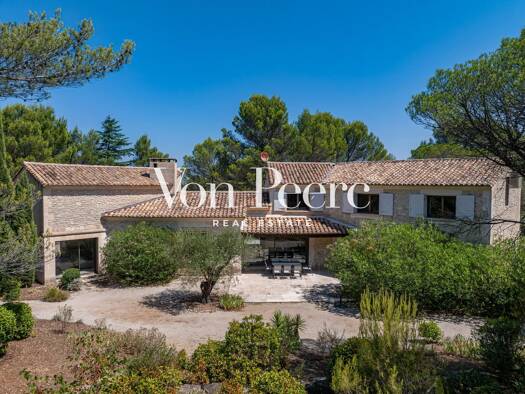 Maison à vendre 3 536 000 € 10 pièces 5 chambres 350 m² 8 000 m² de terrain Eygalières 13810