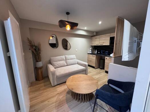 Appartement à louer 690 € 1 pièce 1 chambre 21,7 m² RDC Centre Ville La Rochelle 17000