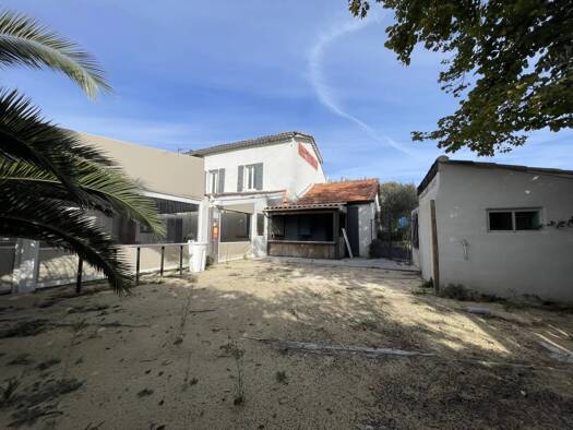 Local commercial à louer 1 700 € 170 m² de surface de vente Boisset-et-Gaujac 30140