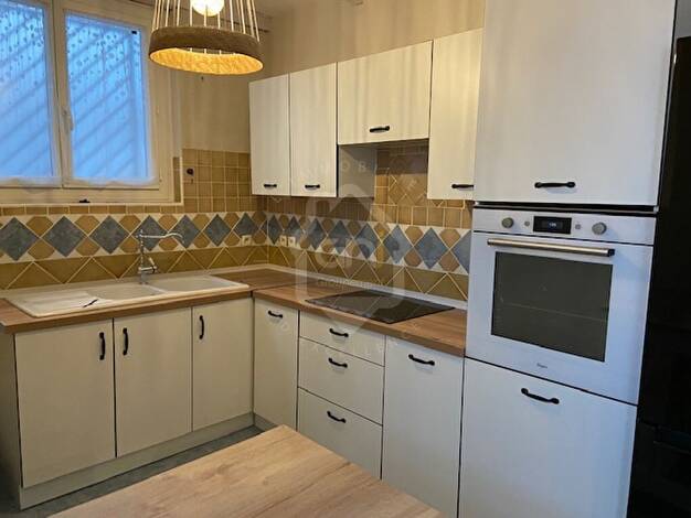 Duplex à louer 550 € 2 pièces 1 chambre 52 m² RDC Zone d'Activité Carpensud Carpentras 84200