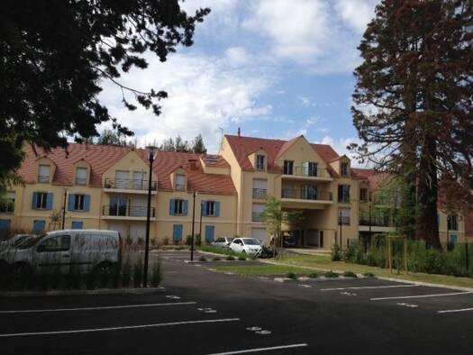 Appartement à louer 1 012 € 4 pièces 2 chambres 76 m² Dernier étage, Étage 3/3 Le Parterre Dourdan 91410