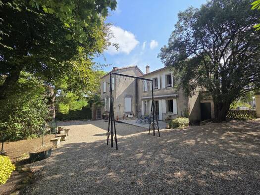Maison à vendre 346 500 € 9 pièces 5 chambres 388 m² 2 943 m² de terrain Nord Barbezieux-Saint-Hilaire 16300