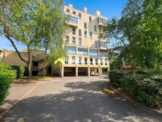 Espace bureau à vendre 99 000 € 56 m² de bureaux Reste des Chenes-Le Ponceau Cergy 95000