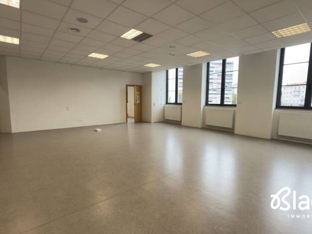Espace bureau à louer 6 066 € 630 m² de bureaux divisible à partir de 300 m² Beaulieu – Montchovet-Marandinière Saint-Étienne 42100