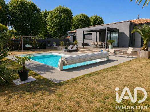 Maison à vendre 448 000 € 6 pièces 4 chambres 142 m² 1 294 m² de terrain Le Bourg sous la Roche-Coteau La Roche-sur-Yon 85000