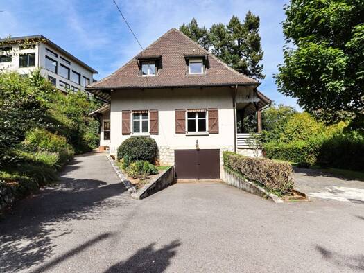 Maison à louer 3 800 € 8 pièces 5 chambres 296 m² 6 000 m² de terrain Monnetier-Mornex 74560