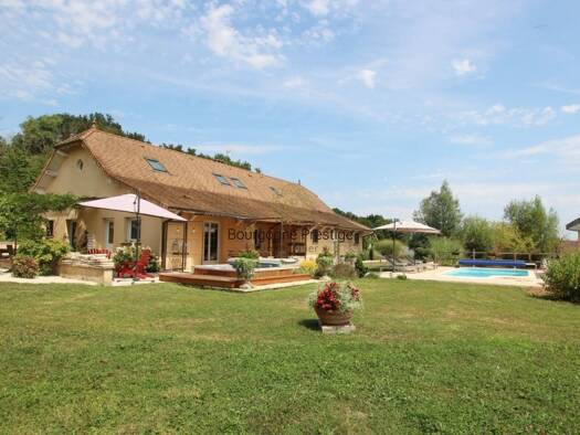 Maison à vendre 585 000 € 8 pièces 5 chambres 283 m² 5 848 m² de terrain Centre Ville Tournus 71700