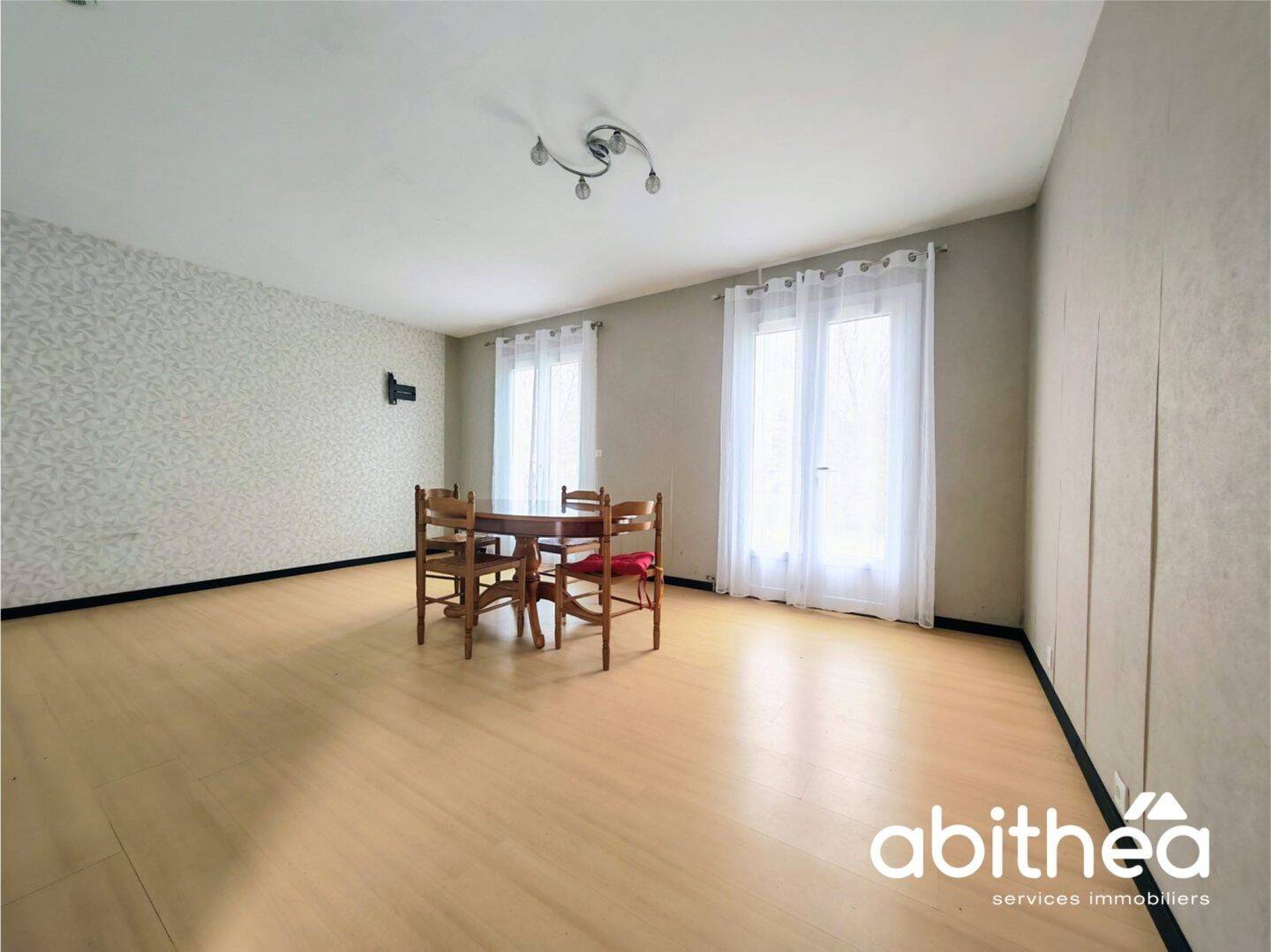 Maison à vendre, 102m², SAINT MEDARD DE GUIZIERES