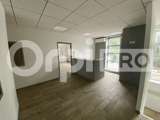 Espace bureau à louer 1 650 € 150 m² de bureaux divisible jusqu'à 150 m² Villefranche sur Saône 69400