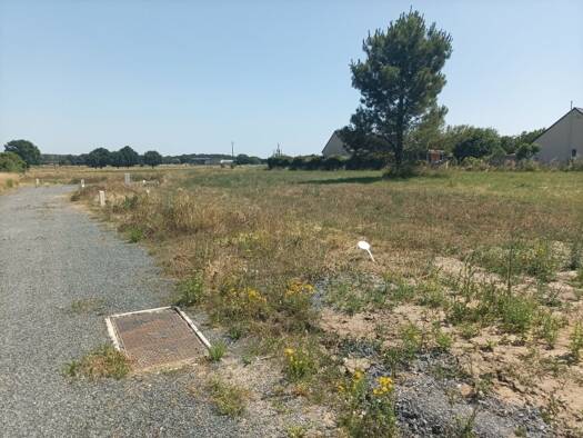 Terrain constructible viabilisé à vendre 44 640 € 372 m² de terrain Mazé-Milon 49630