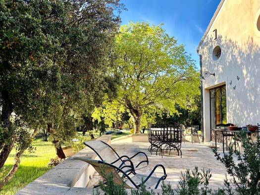 Maison à vendre 1 190 000 € 9 pièces 7 chambres 270 m² 10 000 m² de terrain Venasque 84210