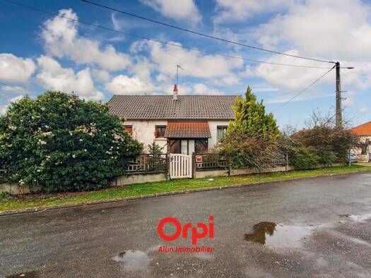 Maison à vendre 88 000 € 3 pièces 2 chambres 83,47 m² 550 m² de terrain Néris-les-Bains 03310