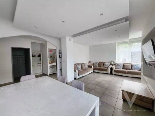 Appartement à vendre 99 000 € 4 pièces 2 chambres 90 m² RDC Centre Firminy 42700