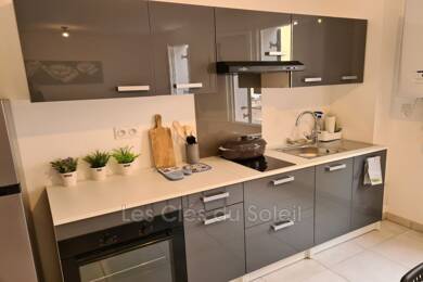 Appartement à louer 700 € 1 pièce 25,5 m² Étage 2/3 disponible à partir du 15/07/2025 Centre Ville Le Beausset 83330