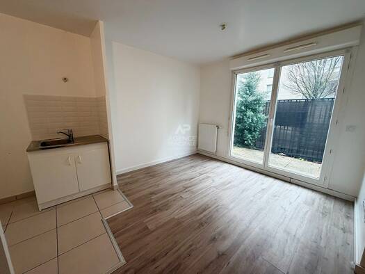 Appartement à vendre 139 900 € 1 pièce 35 m² RDC/4 Parc Saint Christophe Cergy 95800