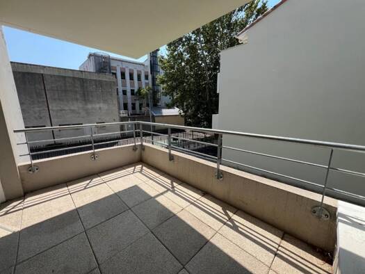 Appartement à louer 750 € 3 pièces 2 chambres 60 m² Étage 1/2 Saint Jean-Saint Genies Avignon 84000