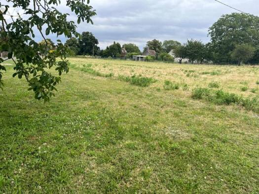Terrain constructible à vendre 62 600 € 3 090 m² de terrain Trogues 37220