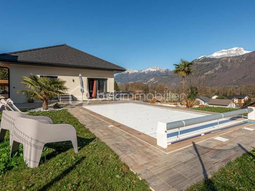Maison à vendre 920 000 € 6 pièces 4 chambres 164,58 m² Lathuile 74210