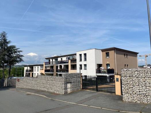 Appartement à vendre 210 000 € 3 pièces 2 chambres 71,2 m² RDC Ouest Saint-Priest-en-Jarez 42270