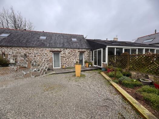 Maison à vendre 241 500 € 4 pièces 2 chambres 107 m² 1 240 m² de terrain Lannilis 29870