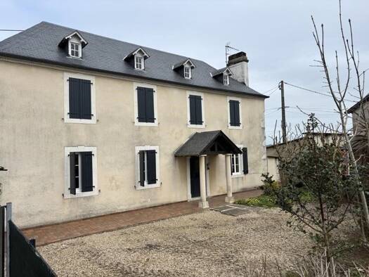 Maison à louer 950 € 7 pièces 5 chambres 179 m² Castillon (Canton d'Arthez-de-Béarn) 64370