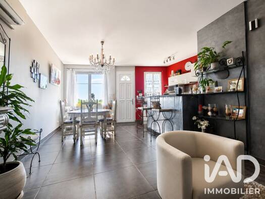 Maison à vendre 274 000 € 4 pièces 3 chambres 88 m² Pierrevert 04860