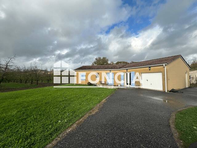 Maison à louer, 104m², SAINT ETIENNE DE FOUGERES