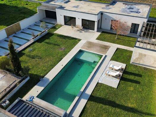 Maison de plain-pied à vendre 549 000 € 5 pièces 4 chambres 143 m² 1 224 m² de terrain Meyrié 38300