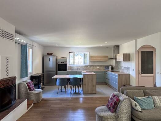 Maison à vendre 550 000 € 6 pièces 3 chambres 147 m² 1 248 m² de terrain Solliès-Toucas 83210