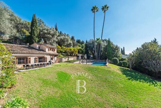 Villa à vendre 2 095 000 € 8 pièces 6 chambres 217 m² 2 600 m² de terrain Saint-Paul-de-Vence 06570