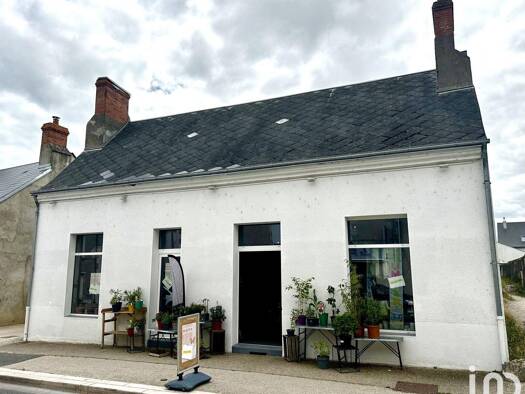 Local d'activités à vendre 69 500 € 110 m² d'espace de stockage Le Bourg Est Ingré 45140