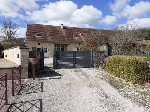 Ferme à vendre 329 000 € 8 pièces 4 chambres 224 m² 8 084 m² de terrain Buxières-lès-Villiers 52000