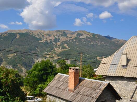 Maison à vendre 295 000 € 12 pièces 9 chambres 350 m² 835 m² de terrain Allos 04260