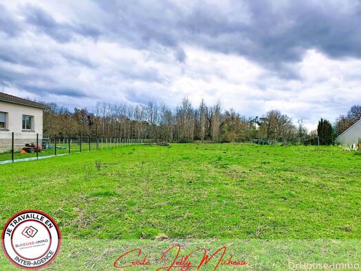 Terrain constructible à vendre 27 000 € 2 389 m² de terrain Braud-et-Saint-Louis 33820