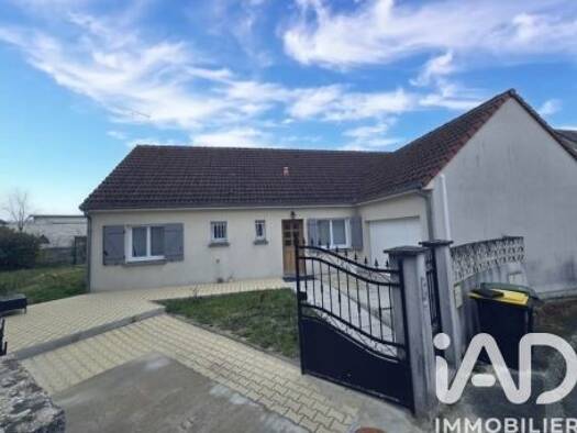 Maison de plain-pied à vendre 279 000 € 5 pièces 4 chambres 104 m² 413 m² de terrain Clos de la Grande Salle Fleury-les-Aubrais 45400
