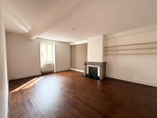 Duplex à louer 670 € 4 pièces 3 chambres 130 m² RDC Beaujeu 69430