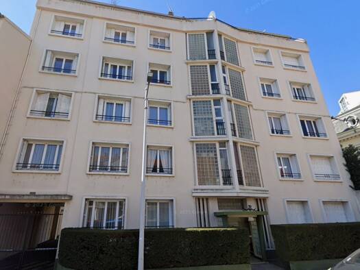 Local commercial à louer 895 € 50 m² de surface de vente Le Centre-Centre Ville Roanne 42300