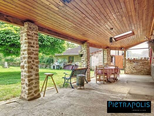 Maison à vendre 235 000 € 3 pièces 2 chambres 142,1 m² 2 398 m² de terrain Charolles 71120