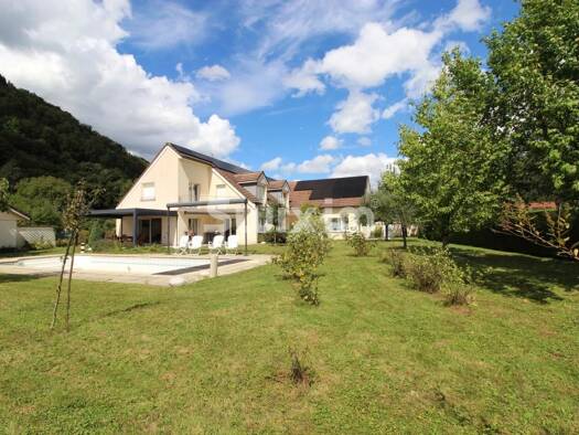 Maison à vendre 440 000 € 11 pièces 5 chambres 324 m² Maîche 25120