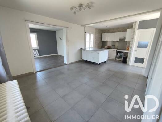 Maison à vendre 140 000 € 4 pièces 3 chambres 83,71 m² 372 m² de terrain La Clayette 71800