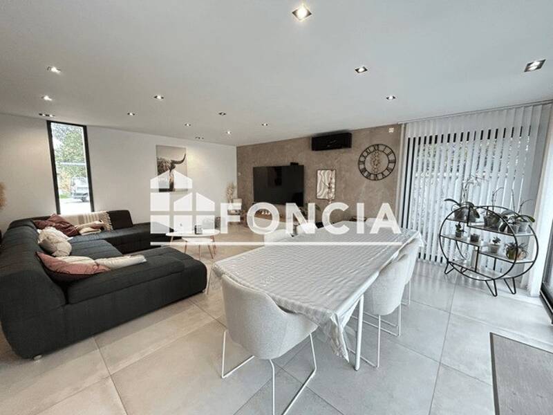 Maison à louer, 204m², MARIGNANE