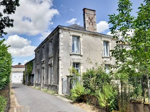 Maison à vendre 257 900 € 7 pièces 4 chambres 131 m² 491 m² de terrain Vouvant 85120