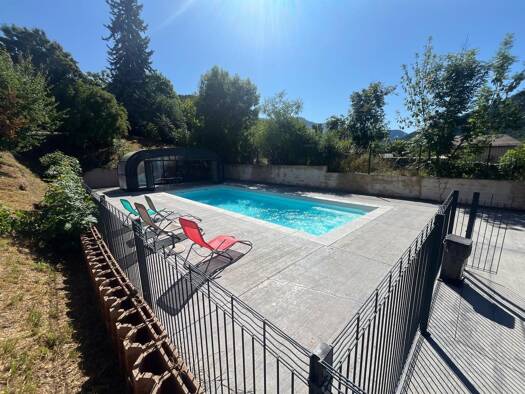 Appartement à vendre 155 000 € 3 pièces 2 chambres 69 m² Étage 1/1 Seyne 04140