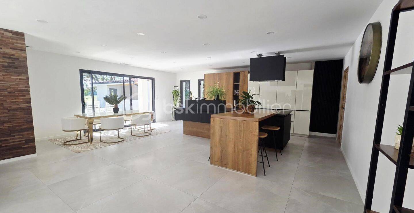 Maison à vendre, 176m², SAINT ETIENNE DE TULMONT