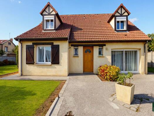 Maison à vendre 229 900 € 6 pièces 4 chambres 120 m² 1 112 m² de terrain La Bourdinière-Saint-Loup 28360