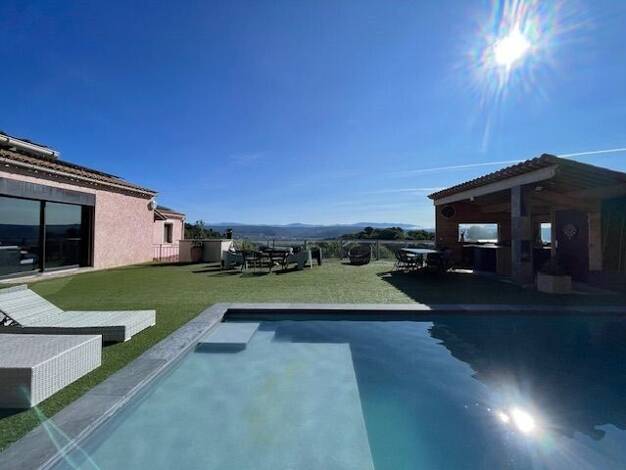 Villa à vendre 649 000 € 6 pièces 5 chambres 200 m² 4 727 m² de terrain Villeneuve 04180