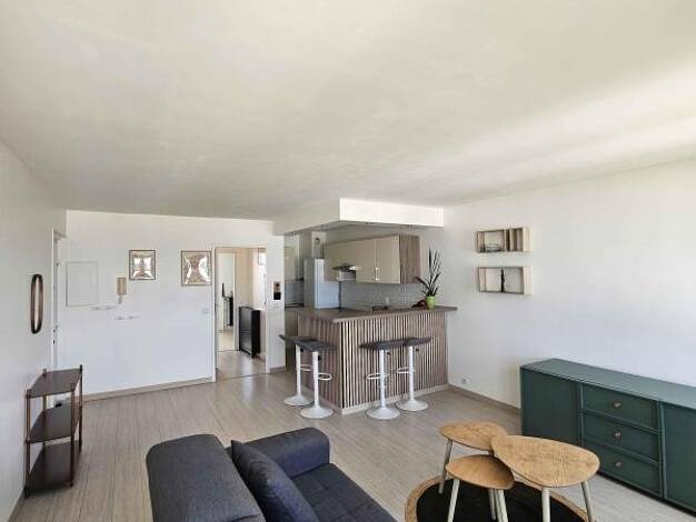 Appartement à louer 980 € 2 pièces 1 chambre 50 m² 5ème étage Les Terrasses-Axe Majeur-Lauterne Cergy 95800