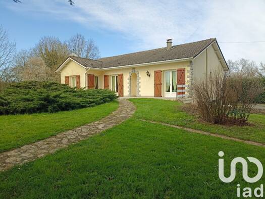 Maison de plain-pied à vendre 241 000 € 10 pièces 7 chambres 250 m² 2 495 m² de terrain Pompaire 79200