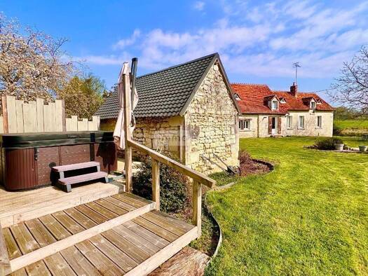 Maison à vendre 290 000 € 8 pièces 3 chambres 205 m² 8 161 m² de terrain Luçay-le-Mâle 36360